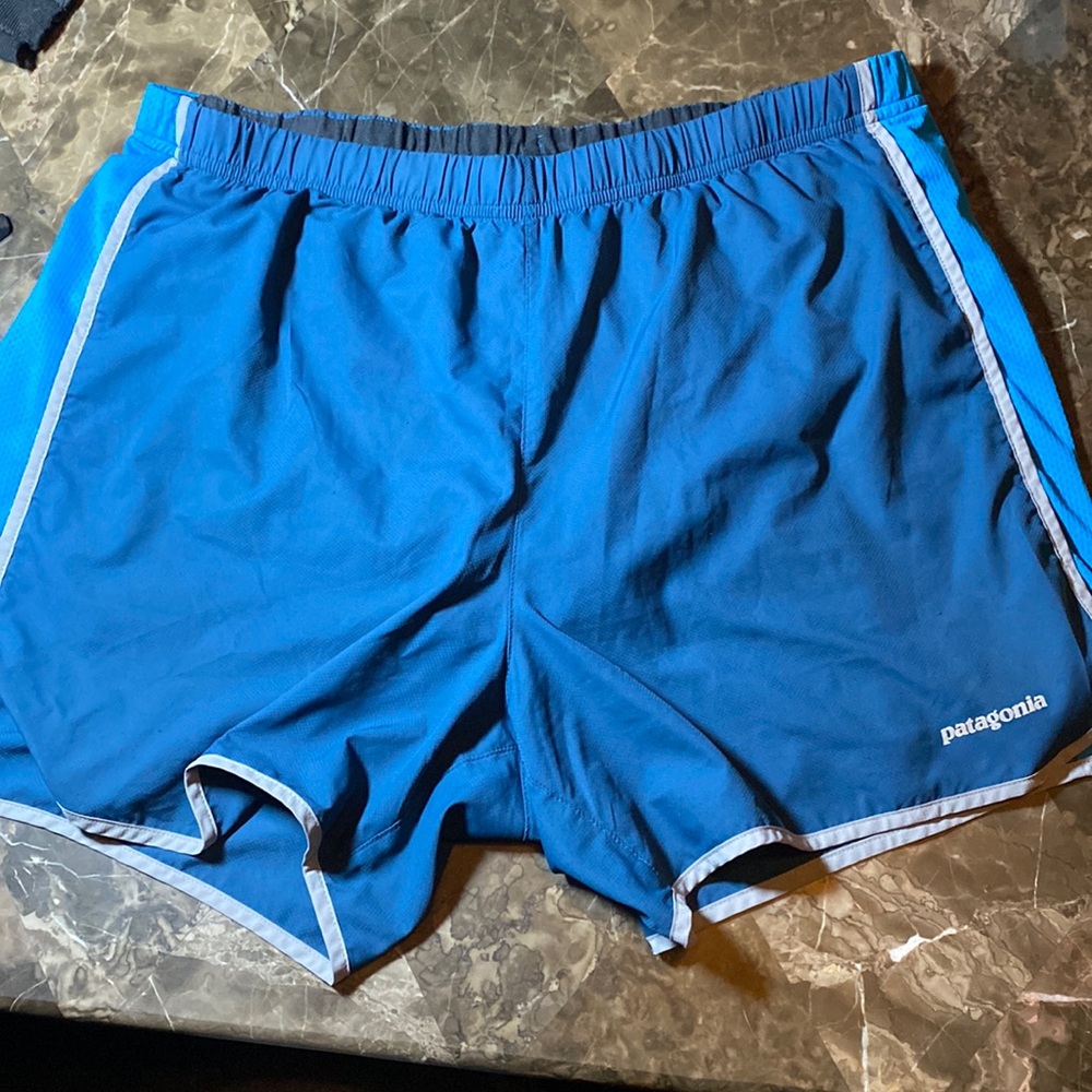 patagonia mens athletic shorts w/liner-EUC! 5” inseam